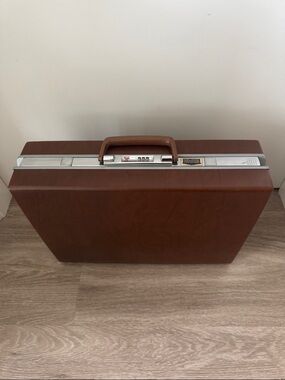 Vintage Samsonite Brown Hard Shell Briefcase Attache Case w/ Lock Retro